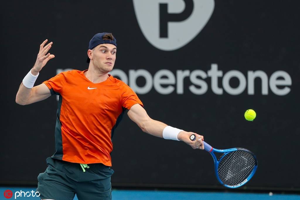 而是用后卫 而是用后卫